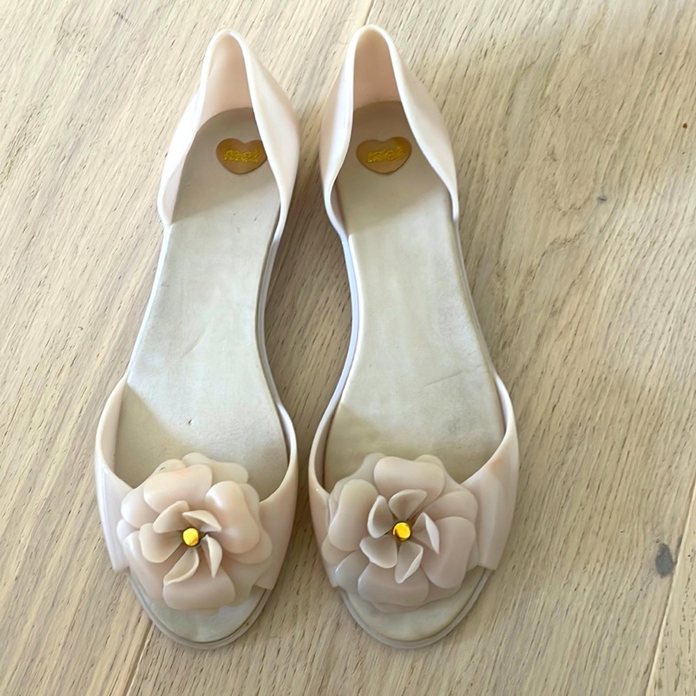 Melissa flat sandals